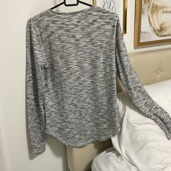 Diadora long sleeve work out top - Picture 2 of 3